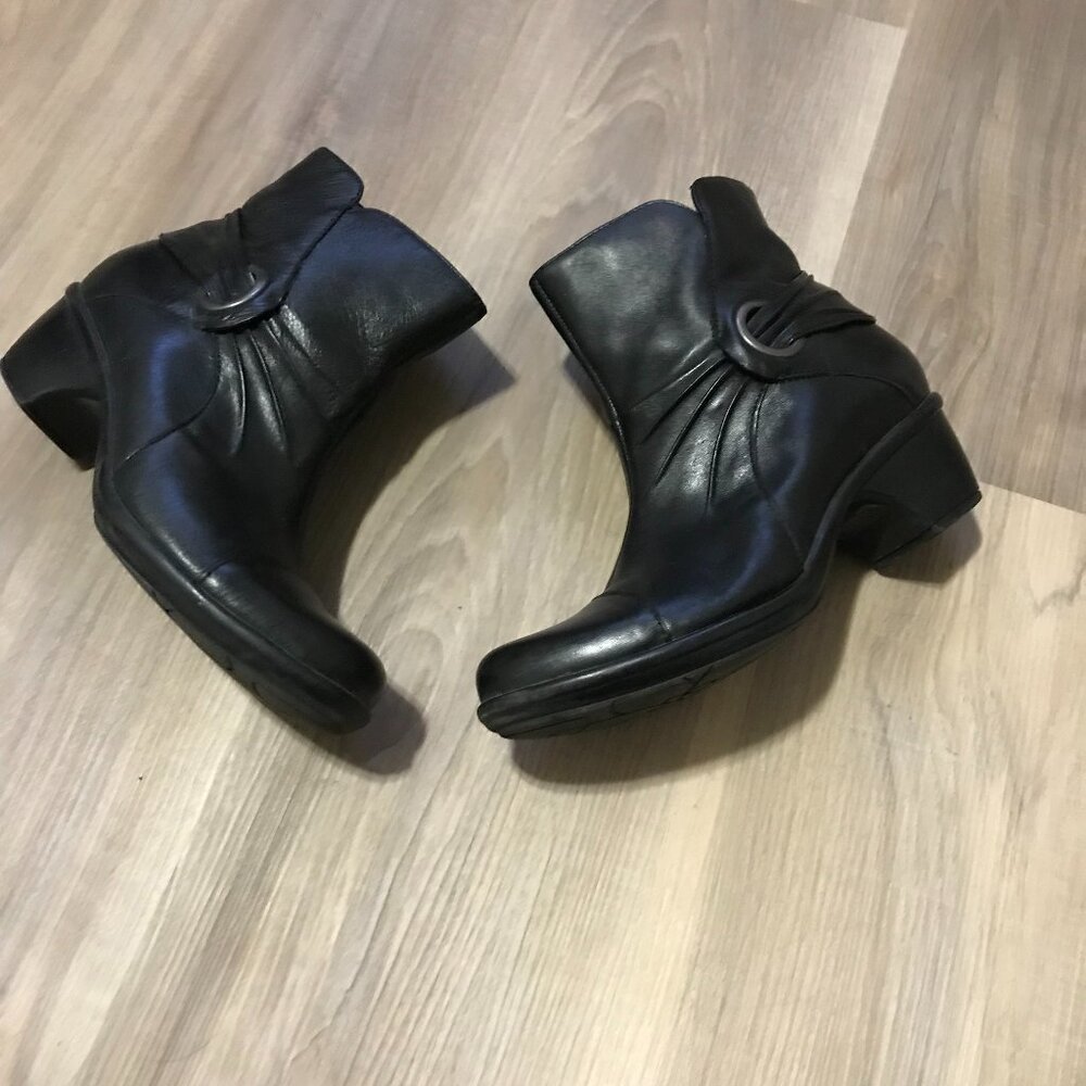 Clarks Ladies Black Leather Ankle Boots Size 7.5
